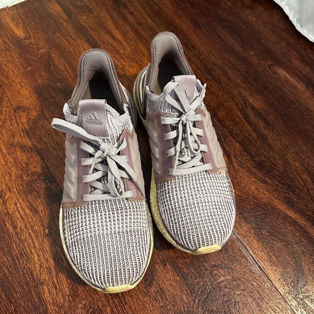 ADIDAS WOMEN’S SOLAR BOOST TENNIS SHOES - SIZE 8